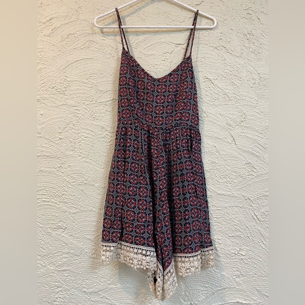 Abercrombie & Fitch size M flowy lace lined romper! Red, white, blue and black